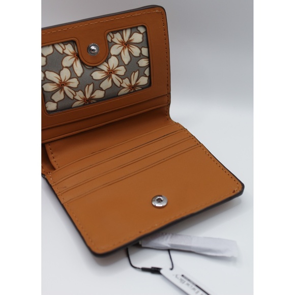 NWT Vera Bradley Essential wallet - Picture 4 of 4